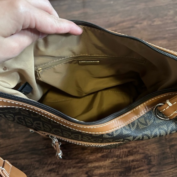 Giani Bernini Beige and Black Handbag - Picture 6 of 8